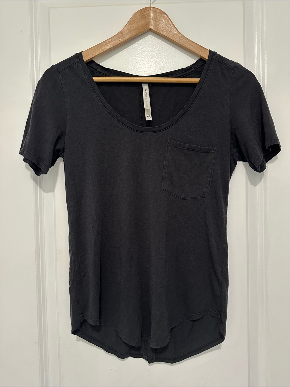 The Group Babaton Scoop Neck Pocket Tee - Soft Black Loose Fit Women’s Size XXS